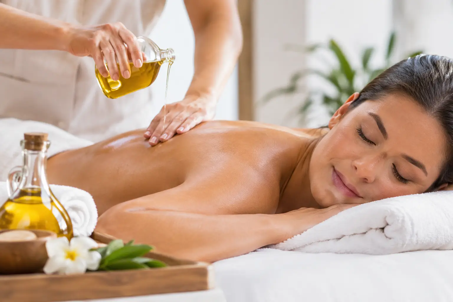 Natural Oil Massage Benefits for Body and Mind